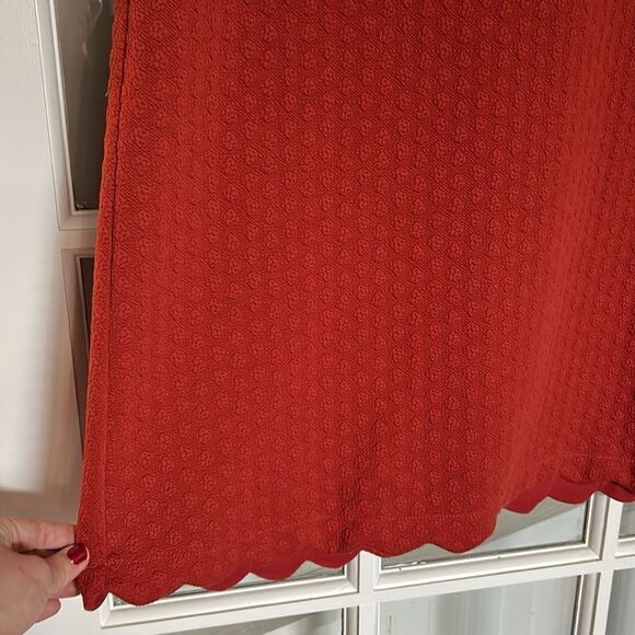 BETSEYS BOUTIQUE SHOP SHORT SLEEVE TEXTURED SCALLOP HEM DRESS SIZE M RUST - Picture 10 of 12